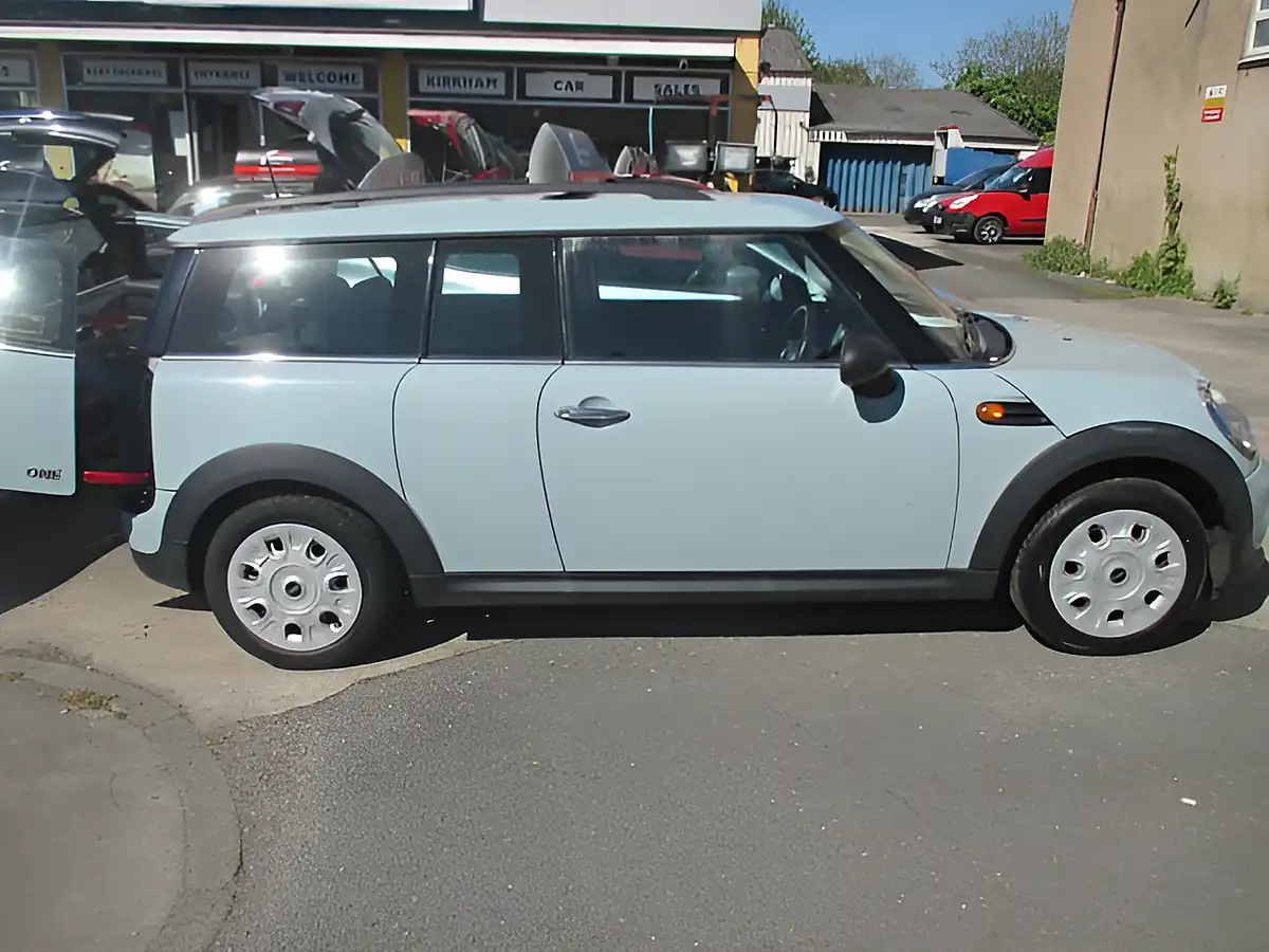 Used 2013 MINI Clubman One Blue - Interior and Exterior details 3