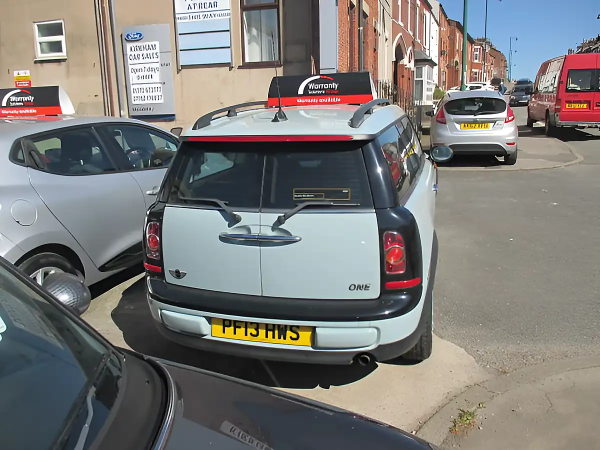 Used 2013 MINI Clubman One Blue - Interior and Exterior details 4