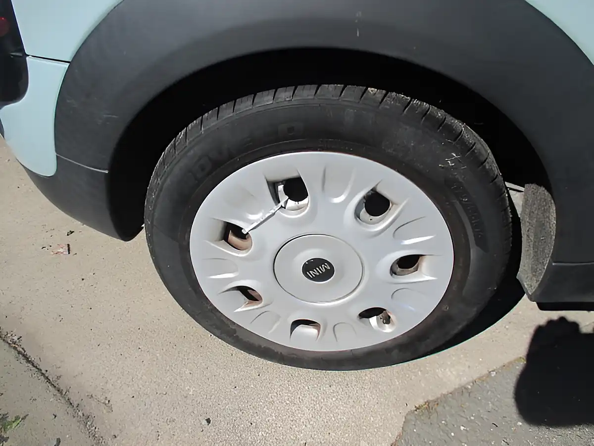 Used 2013 MINI Clubman One Blue - Interior and Exterior details 6