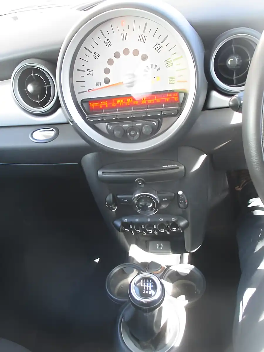 Used 2013 MINI Clubman One Blue - Interior and Exterior details 9