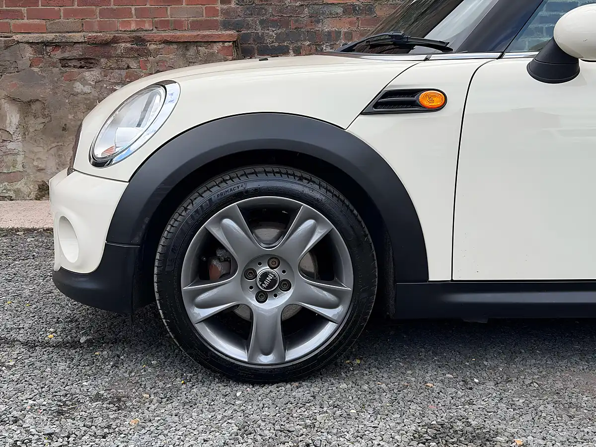 Used 2013 MINI Clubvan Clubvan Cooper White - Interior and Exterior details 19
