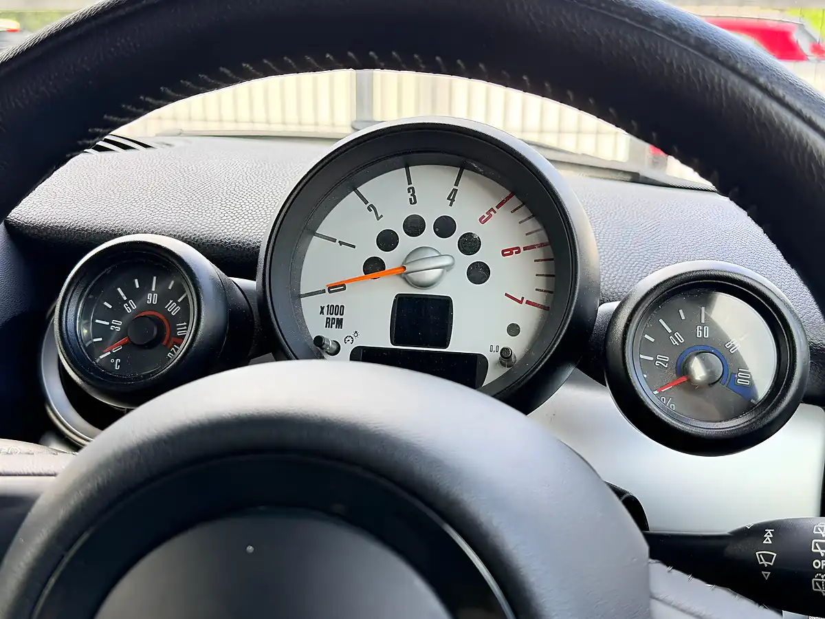 Used 2013 MINI Clubvan Cooper White - Interior and Exterior details 12