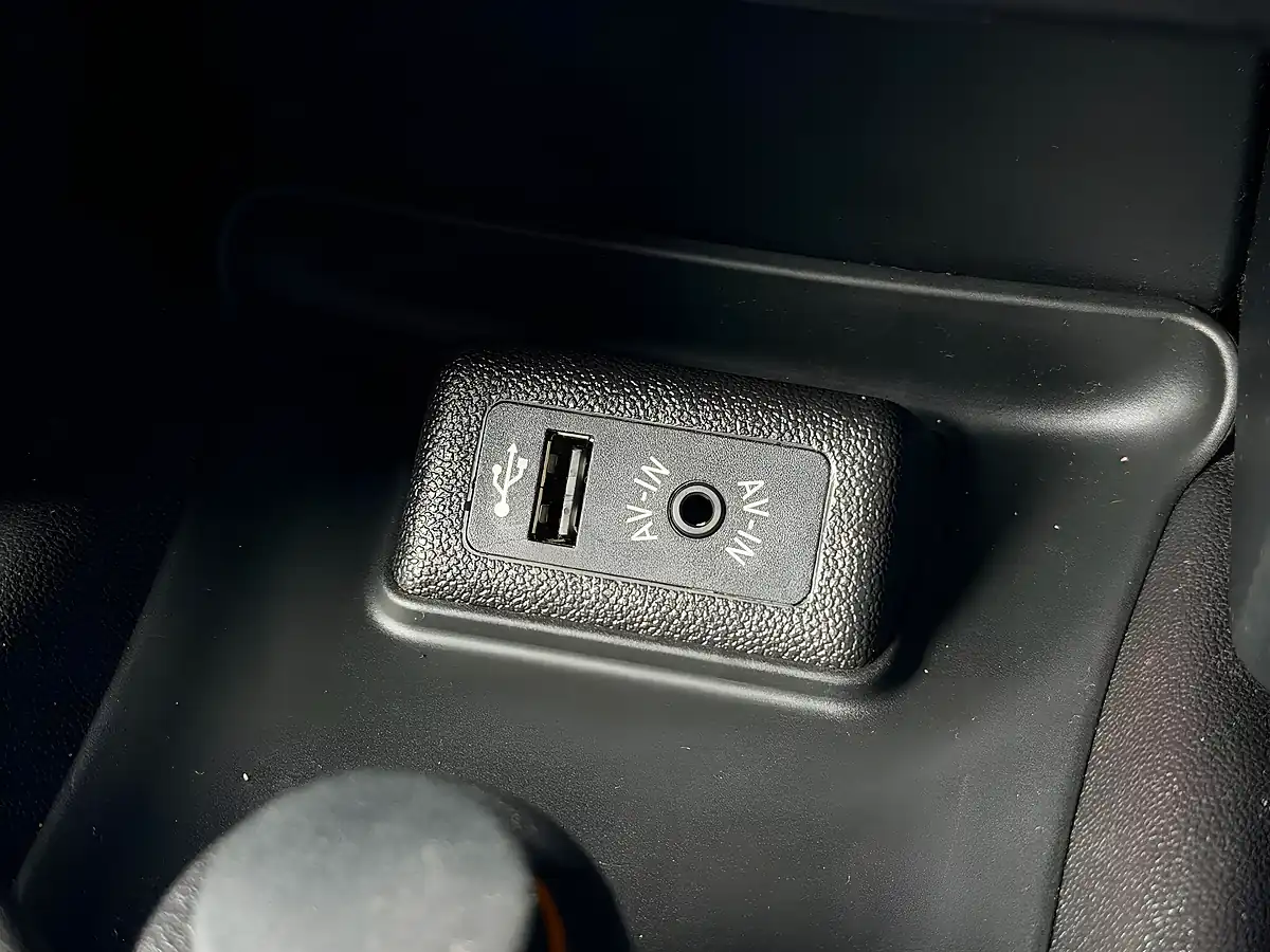 Used 2013 MINI Clubvan Cooper White - Interior and Exterior details 17