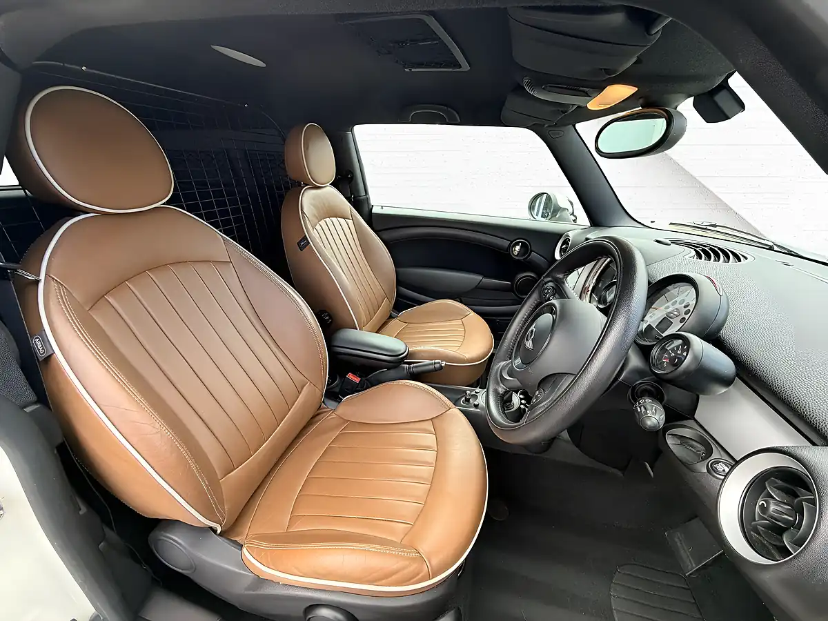 Used 2013 MINI Clubvan Cooper White - Interior and Exterior details 3