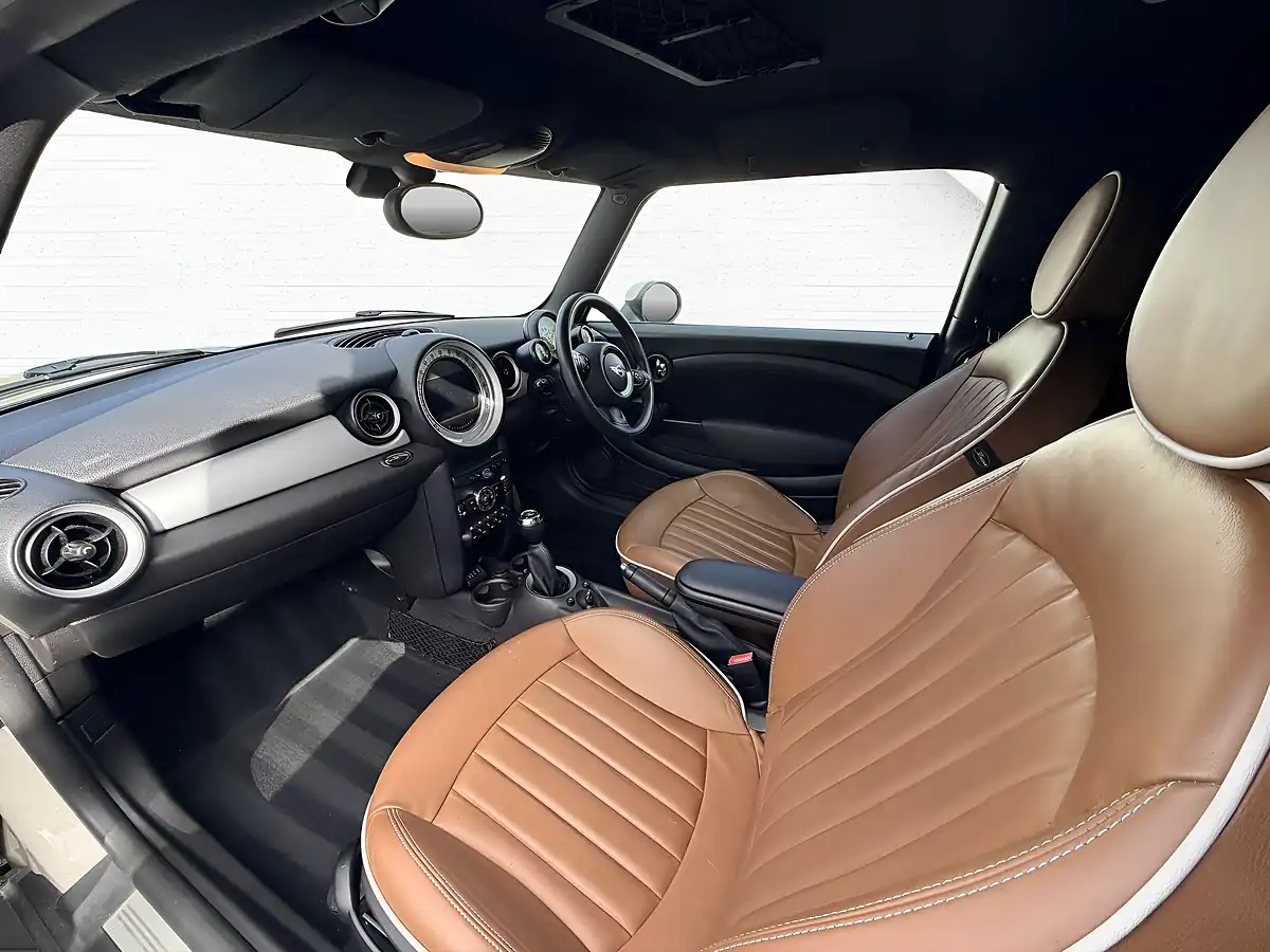 Used 2013 MINI Clubvan Cooper White - Interior and Exterior details 5