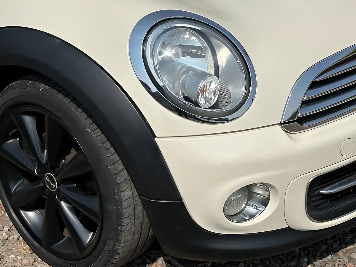 Used 2013 MINI Convertible Cooper White - Interior and Exterior details 10