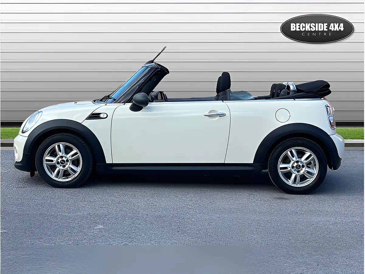 Used 2013 MINI Convertible One Pepper White - Interior and Exterior details 10