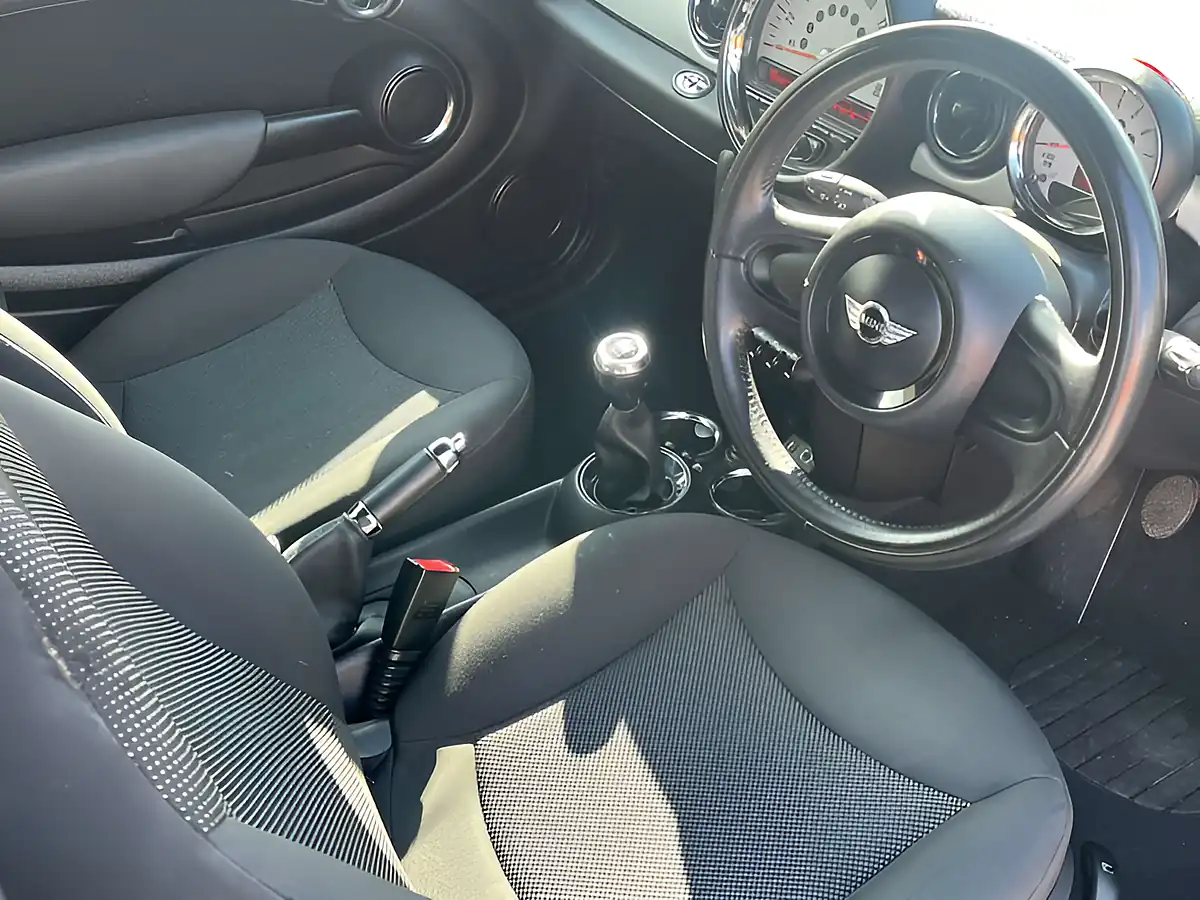 Used 2013 MINI Convertible One Pepper White - Interior and Exterior details 14