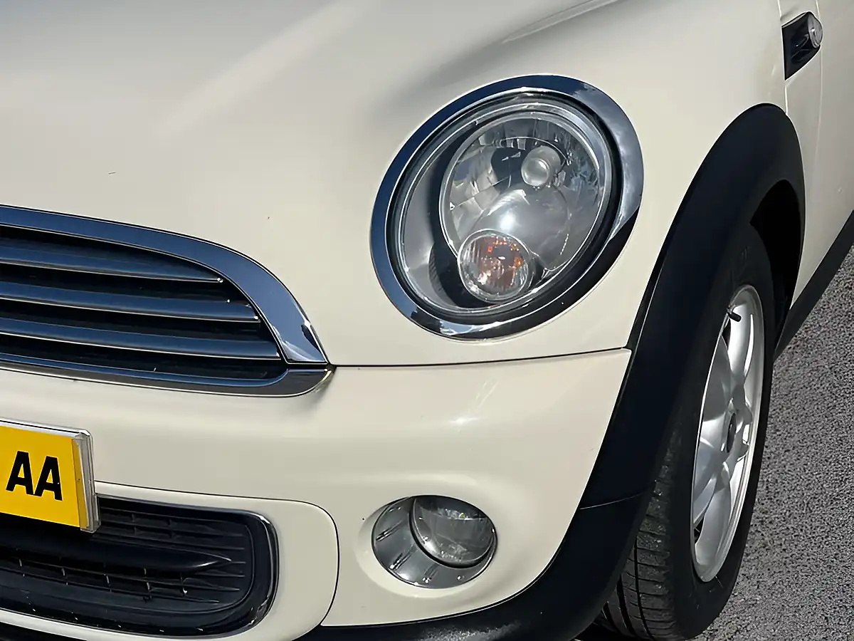 Used 2013 MINI Convertible One Pepper White - Interior and Exterior details 17
