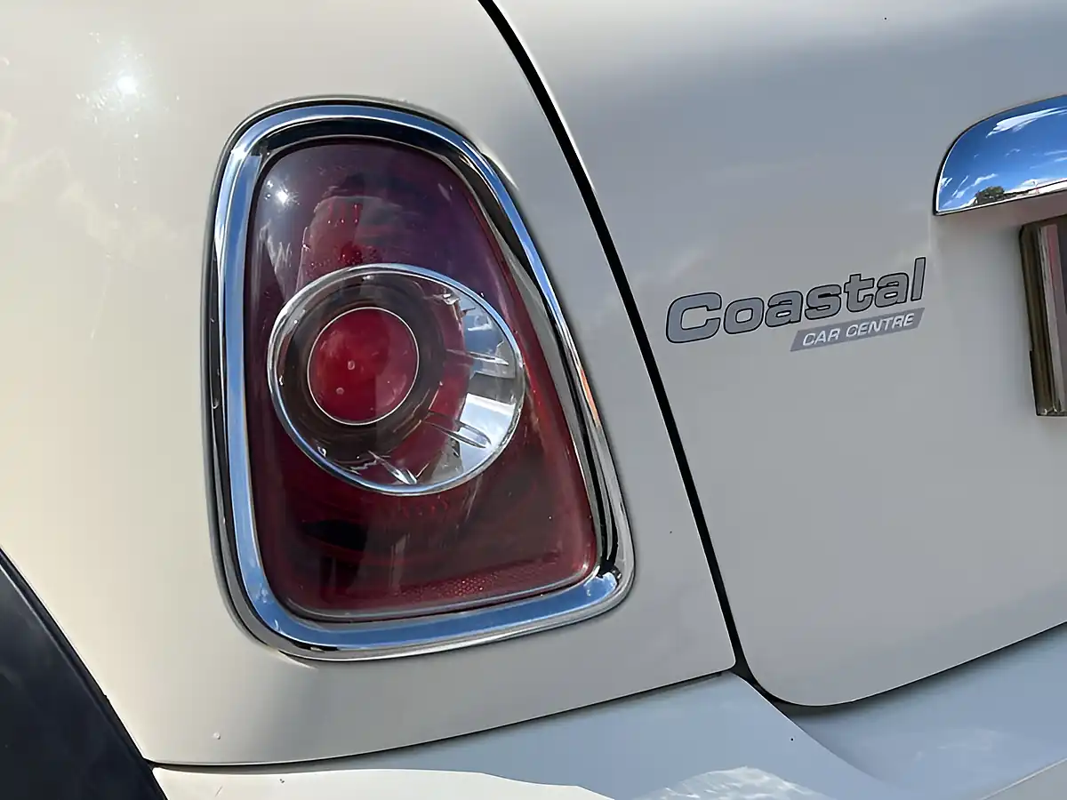 Used 2013 MINI Convertible One Pepper White - Interior and Exterior details 18