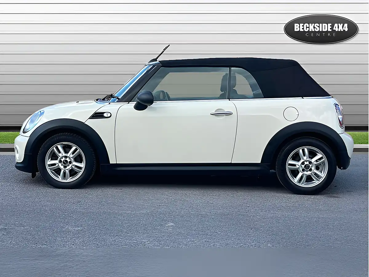 Used 2013 MINI Convertible One Pepper White - Interior and Exterior details 6