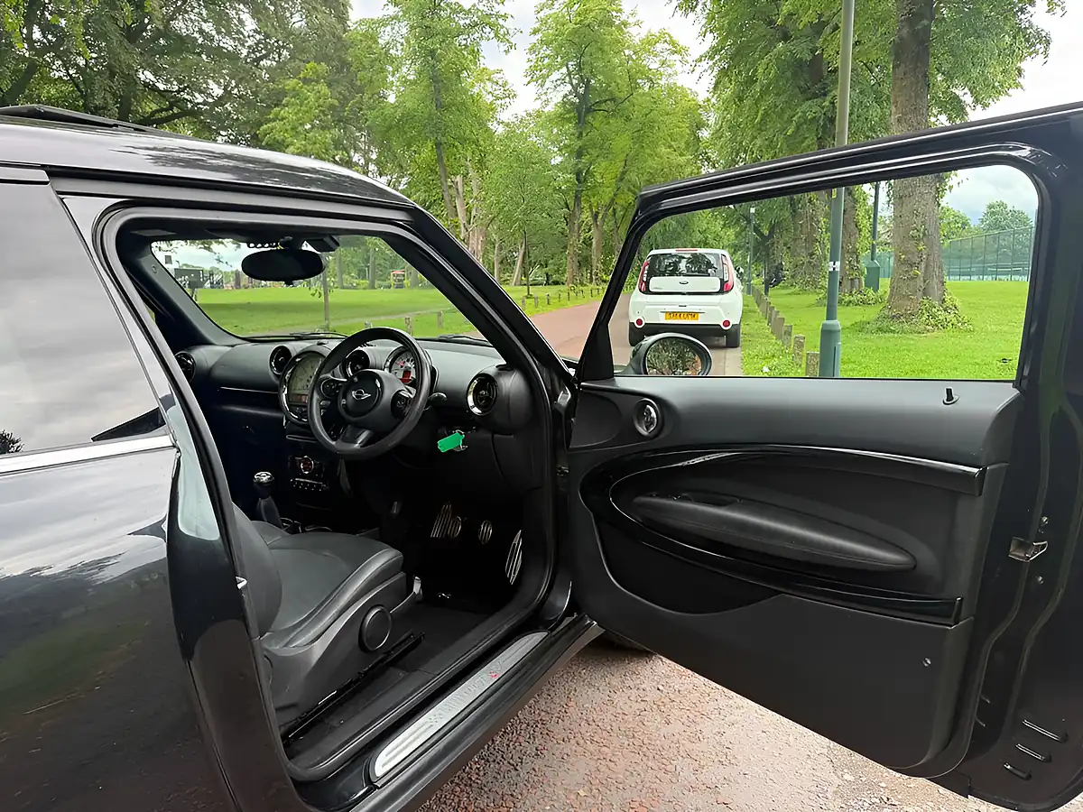 Used 2013 MINI Cooper Cooper S Black - Interior and Exterior details 10