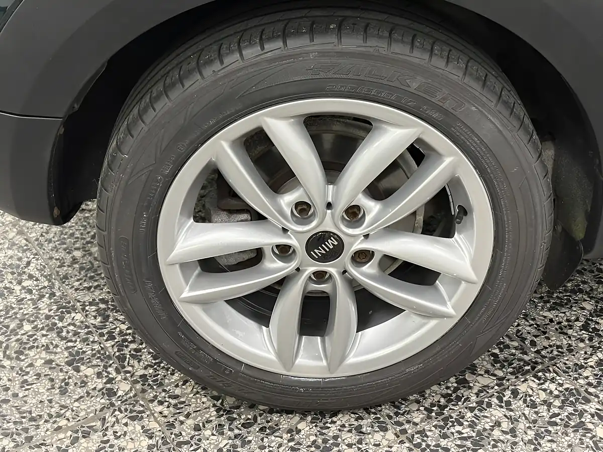 Used 2013 MINI Cooper Paceman Green - Interior and Exterior details 16