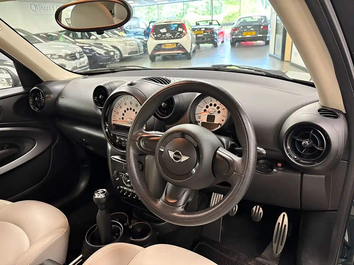 Used 2013 MINI Cooper Paceman Green - Interior and Exterior details 2