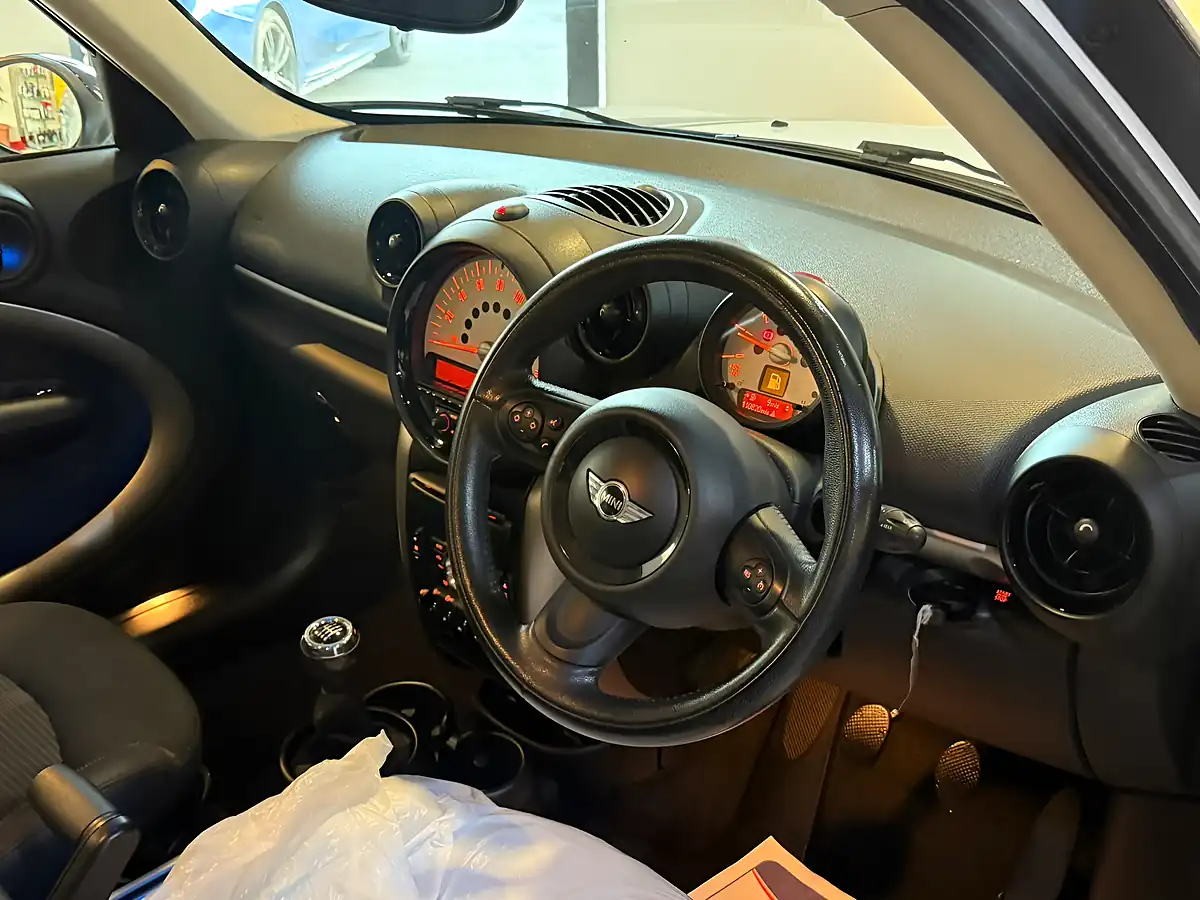 Used 2013 MINI Countryman ALL4 White - Interior and Exterior details 16