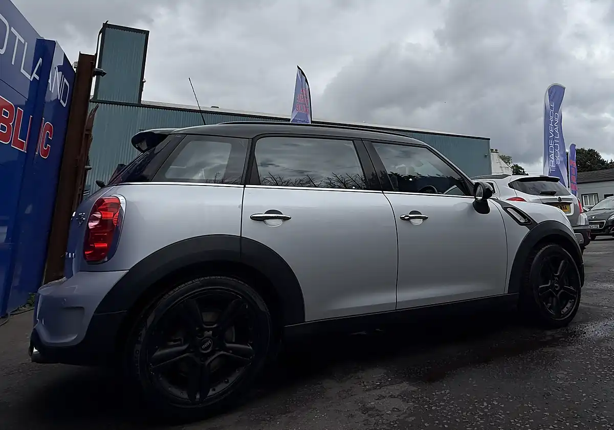 Used 2013 MINI Countryman Cooper ALL4 Silver - Interior and Exterior details 9