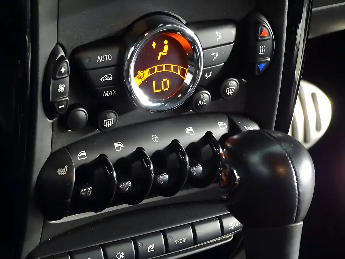 Used 2013 MINI Countryman Cooper Black - Interior and Exterior details 17
