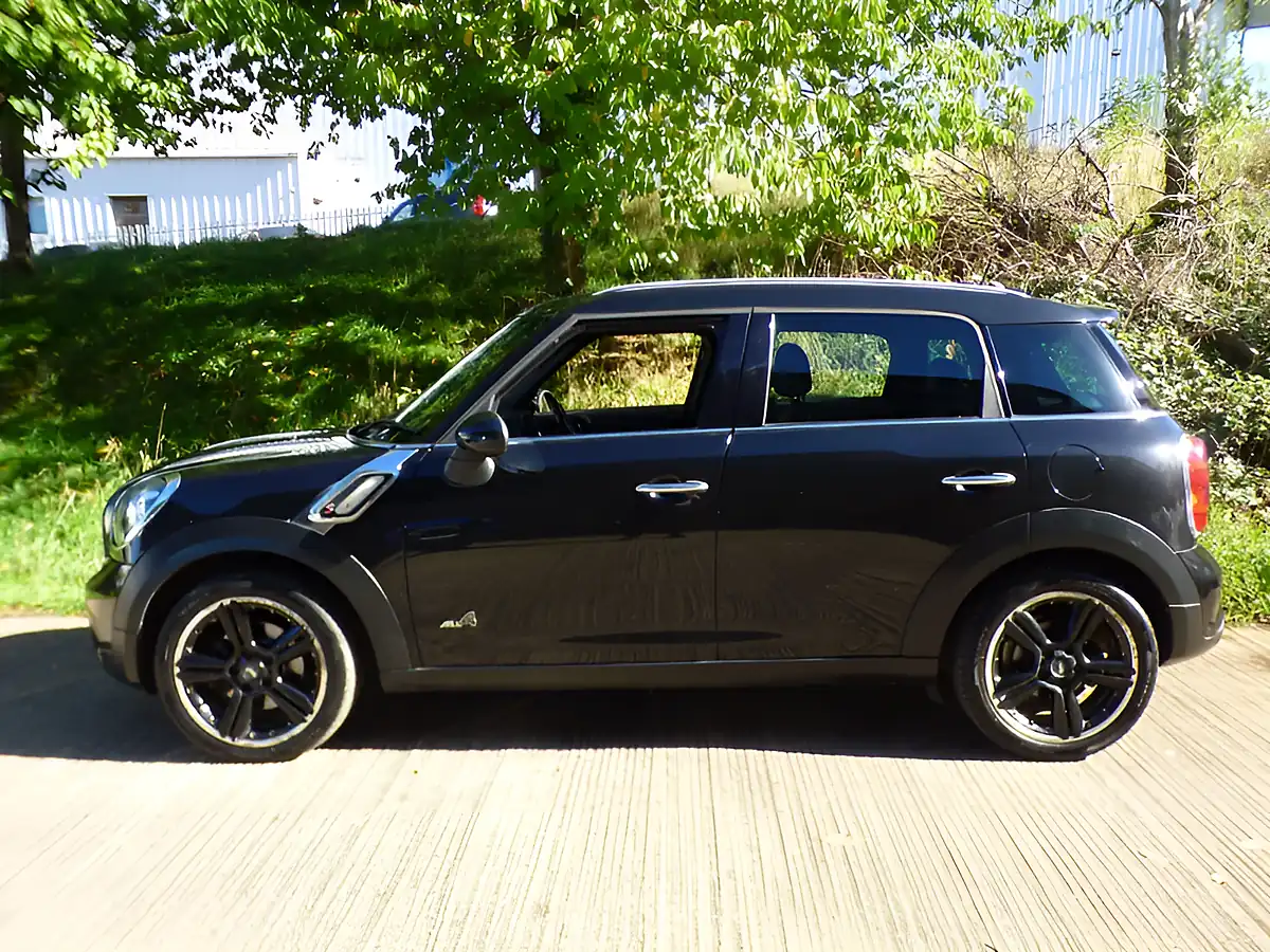 Used 2013 MINI Countryman Cooper Black - Interior and Exterior details 14