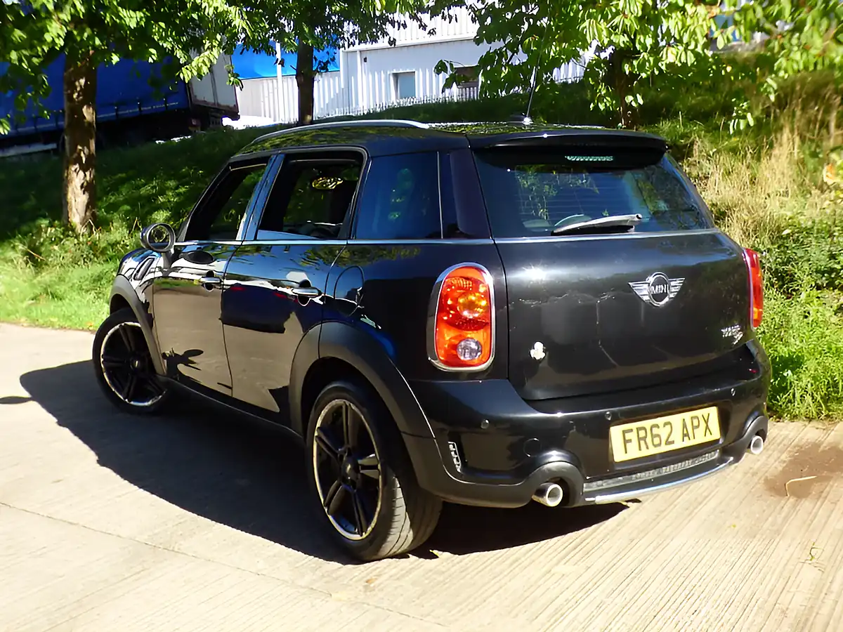 Used 2013 MINI Countryman Cooper Black - Interior and Exterior details 16