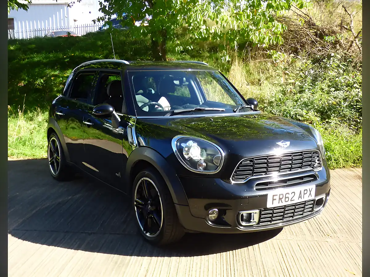 Used 2013 MINI Countryman Cooper Black - Interior and Exterior details 4