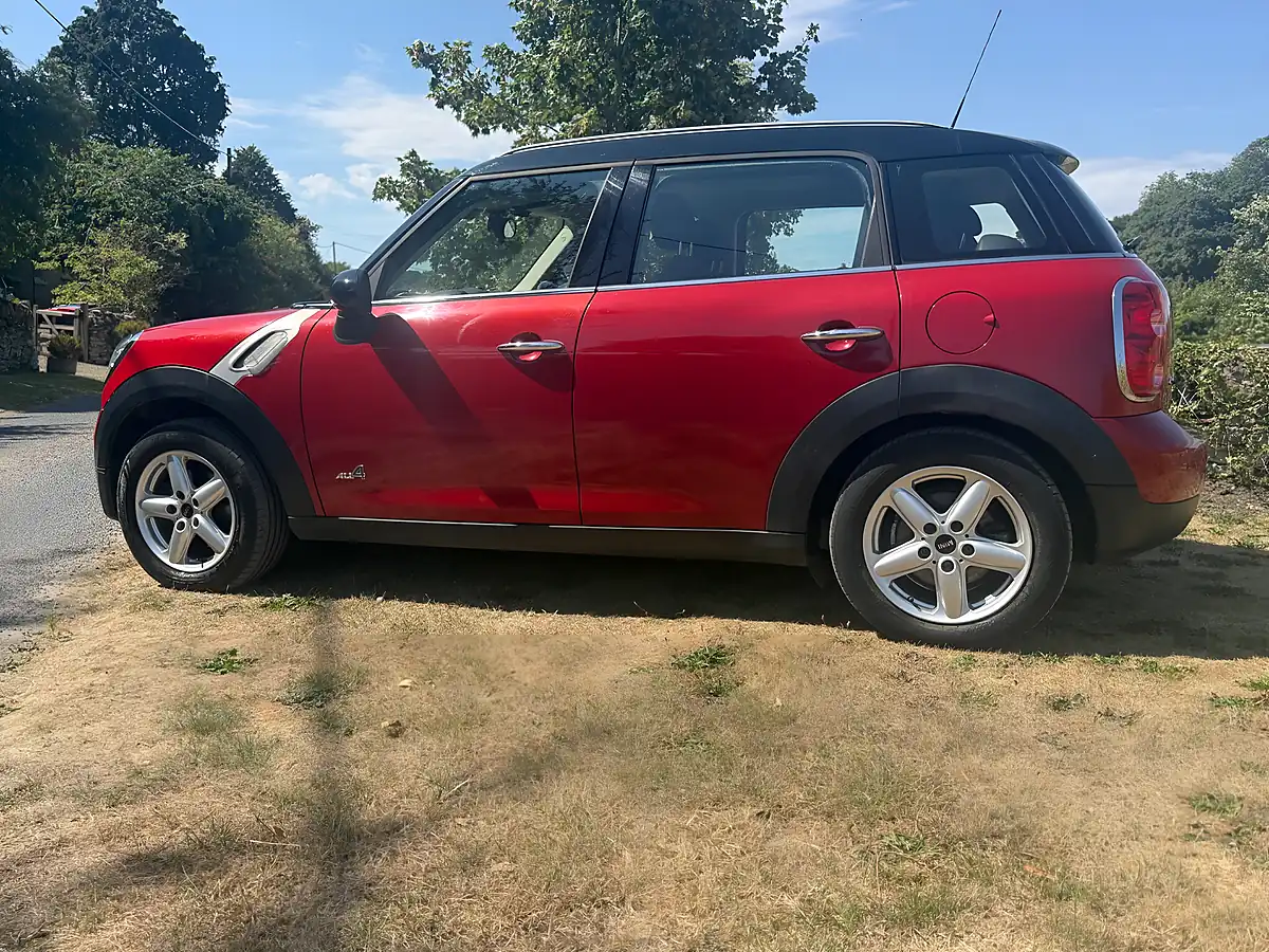 Used 2013 MINI Countryman Cooper Blazing Red - Interior and Exterior details 10