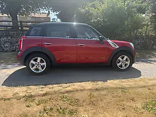 Used 2013 MINI Countryman Cooper Blazing Red - Interior and Exterior details 11