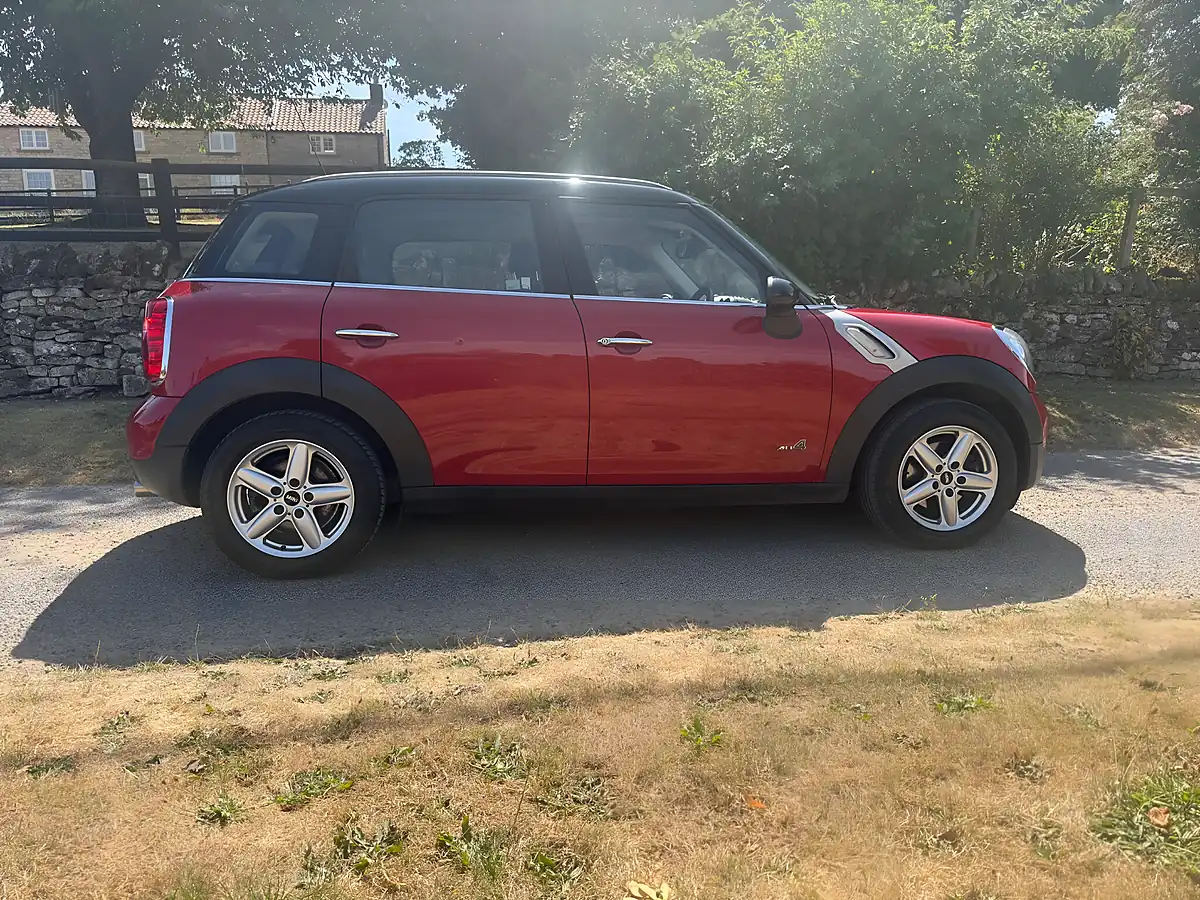 Used 2013 MINI Countryman Cooper Blazing Red - Interior and Exterior details 11