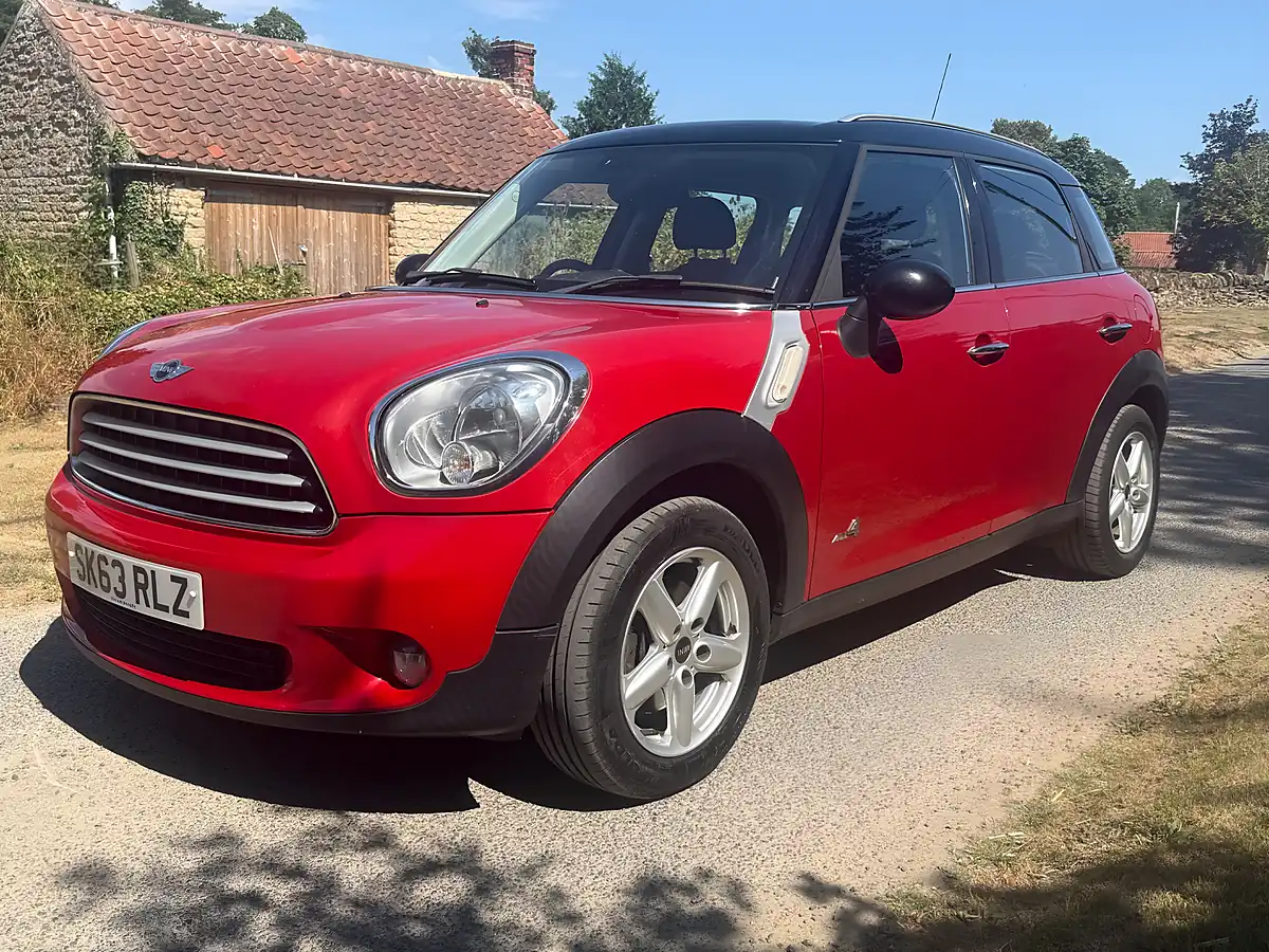Used 2013 MINI Countryman Cooper Blazing Red - Interior and Exterior details 3
