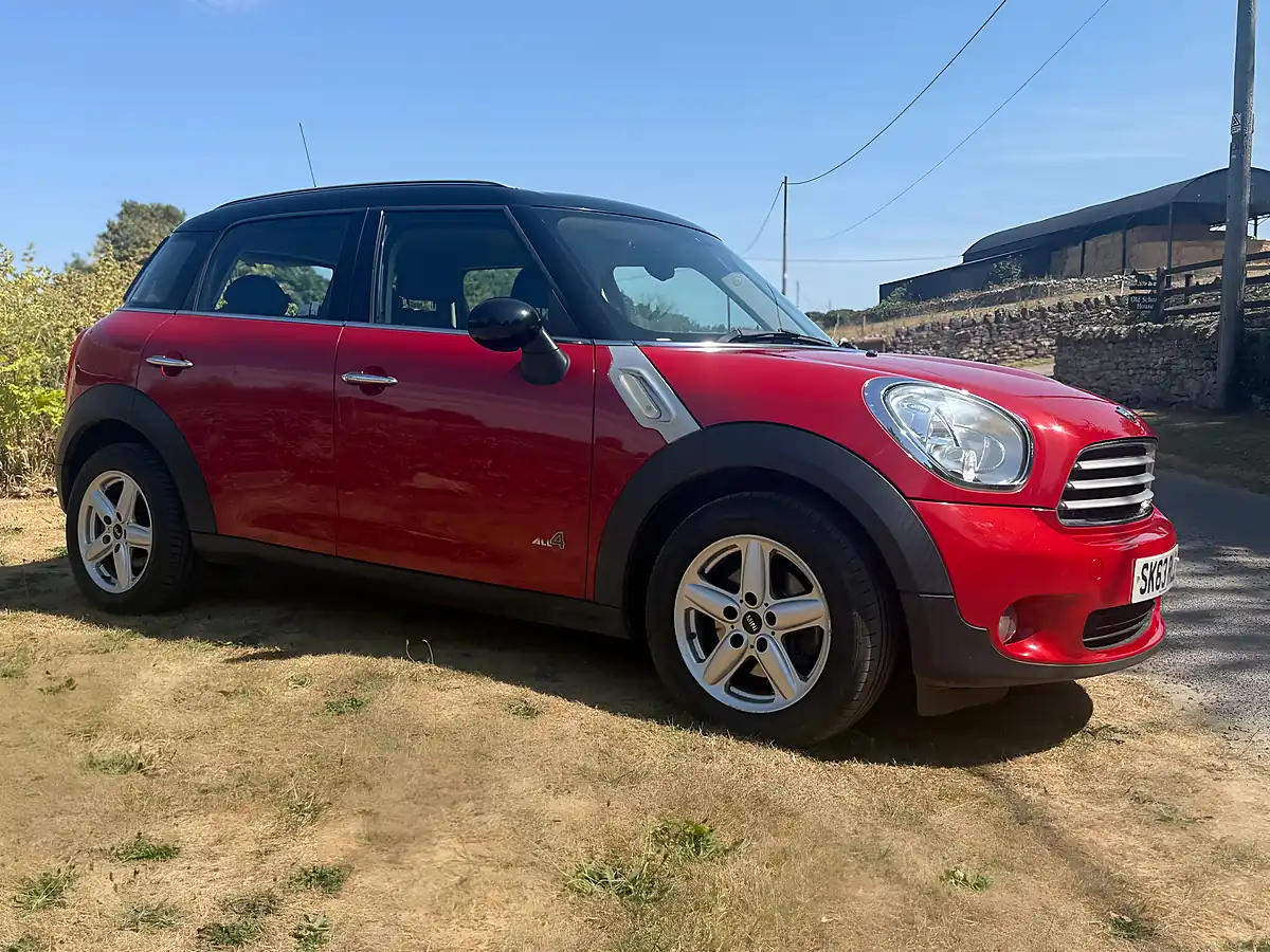 Used 2013 MINI Countryman Cooper Blazing Red - Interior and Exterior details 6