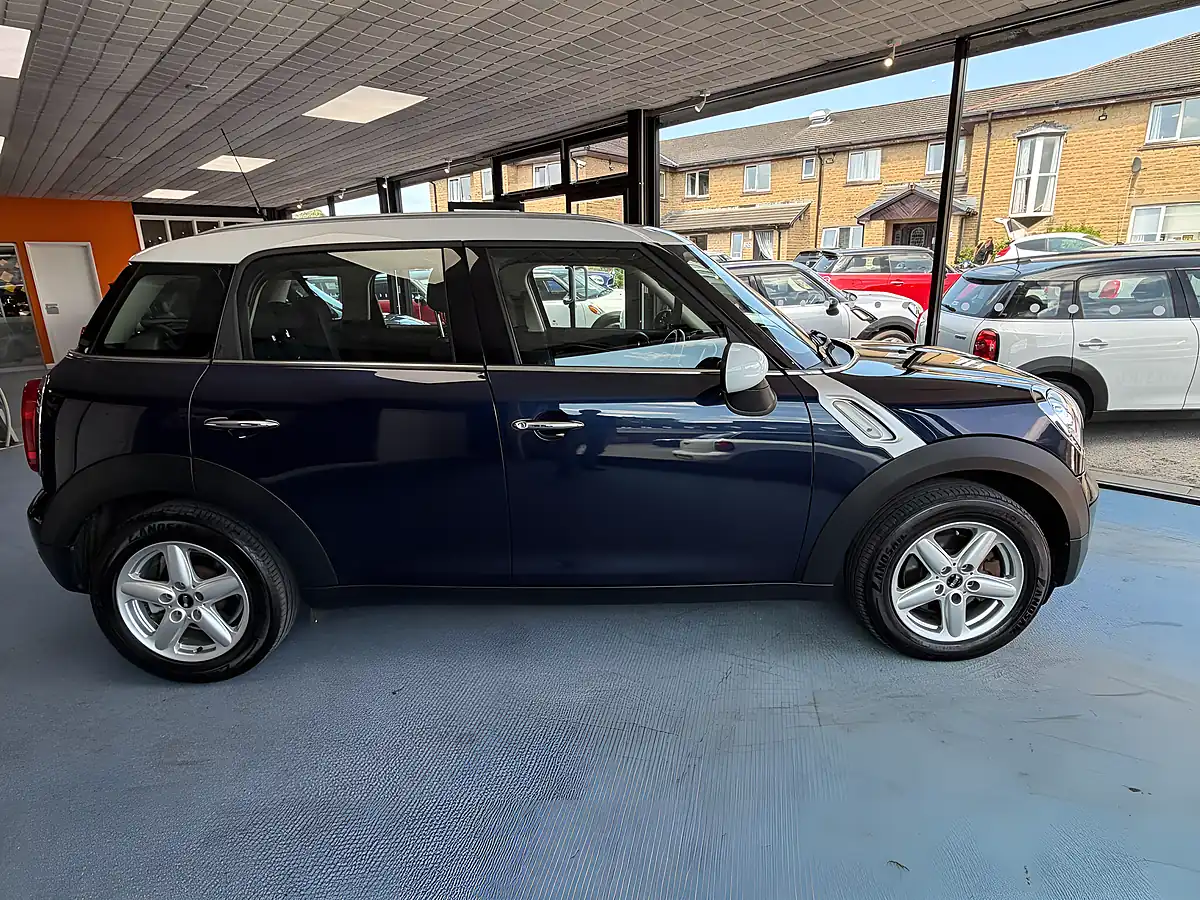 Used 2013 MINI Countryman Cooper Blue - Interior and Exterior details 2