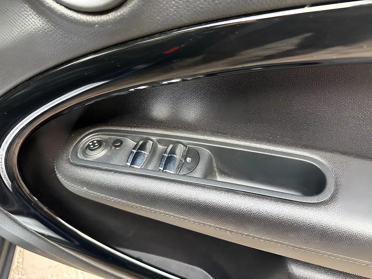 Used 2013 MINI Countryman Cooper Blue - Interior and Exterior details 15