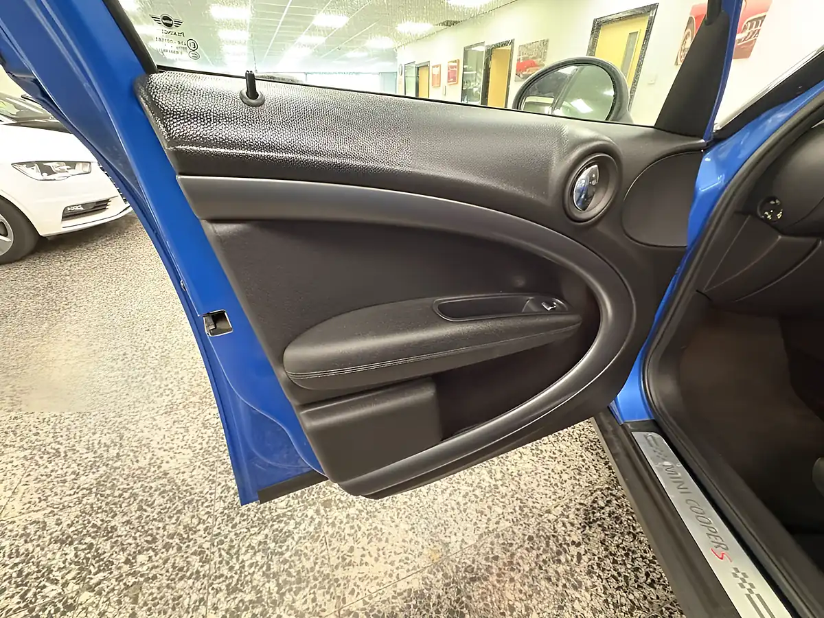 Used 2013 MINI Countryman Cooper Blue - Interior and Exterior details 16