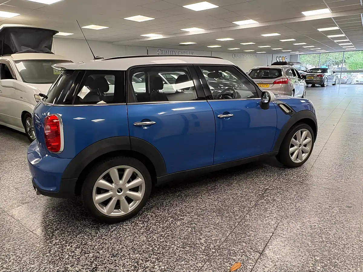 Used 2013 MINI Countryman Cooper Blue - Interior and Exterior details 9