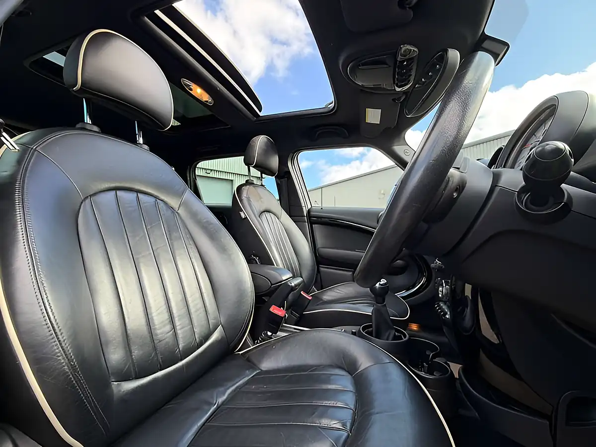 Used 2013 MINI Countryman Cooper S All4 Crystal Silver - Interior and Exterior details 10