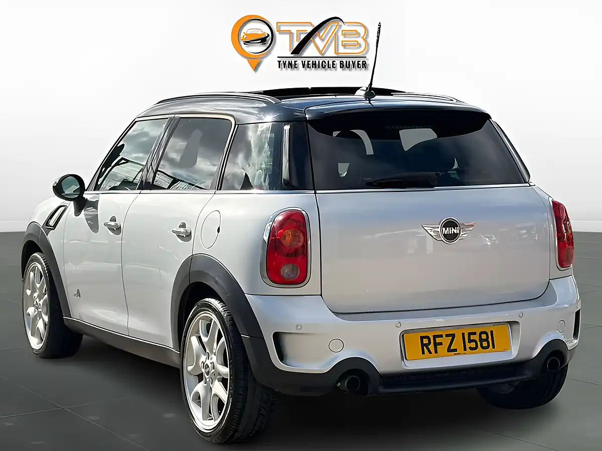 Used 2013 MINI Countryman Cooper S All4 Crystal Silver - Interior and Exterior details 4