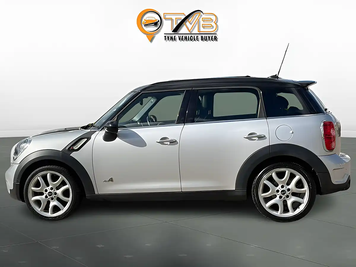 Used 2013 MINI Countryman Cooper S All4 Crystal Silver - Interior and Exterior details 9