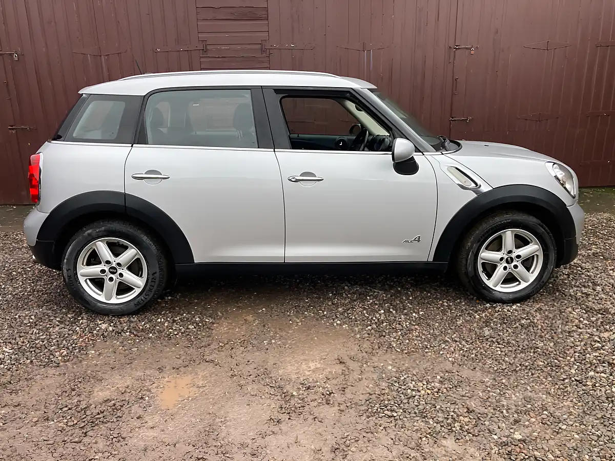 Used 2013 MINI Countryman Cooper Silver - Interior and Exterior details 4