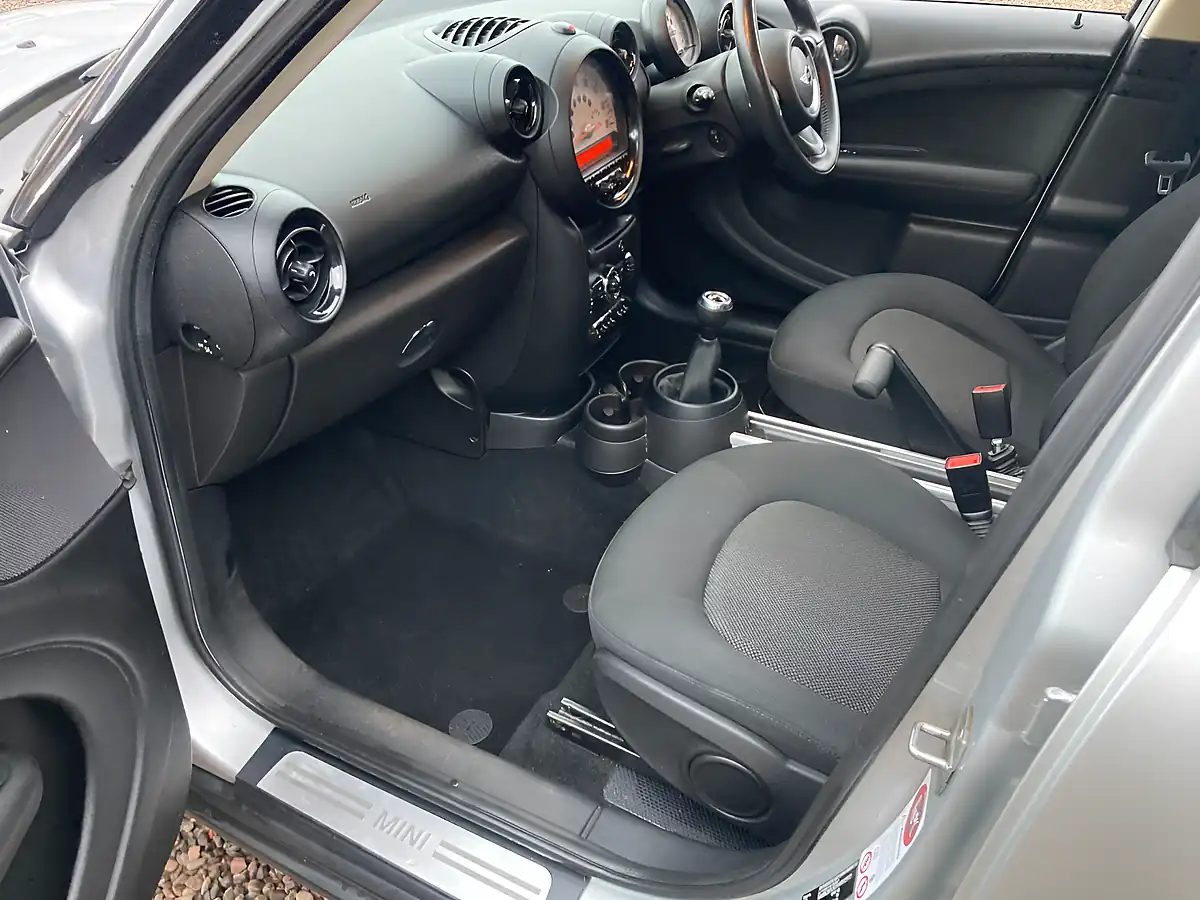 Used 2013 MINI Countryman Cooper Silver - Interior and Exterior details 7