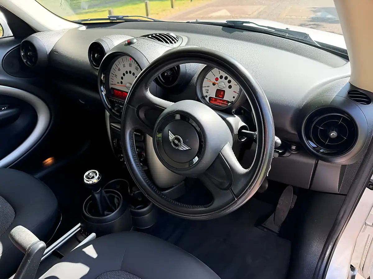 Used 2013 MINI Countryman Cooper Silver - Interior and Exterior details 11