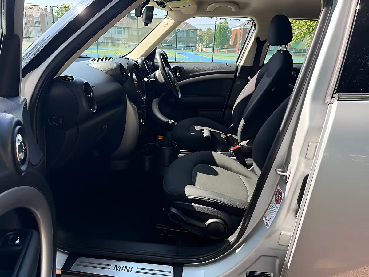 Used 2013 MINI Countryman Cooper Silver - Interior and Exterior details 15