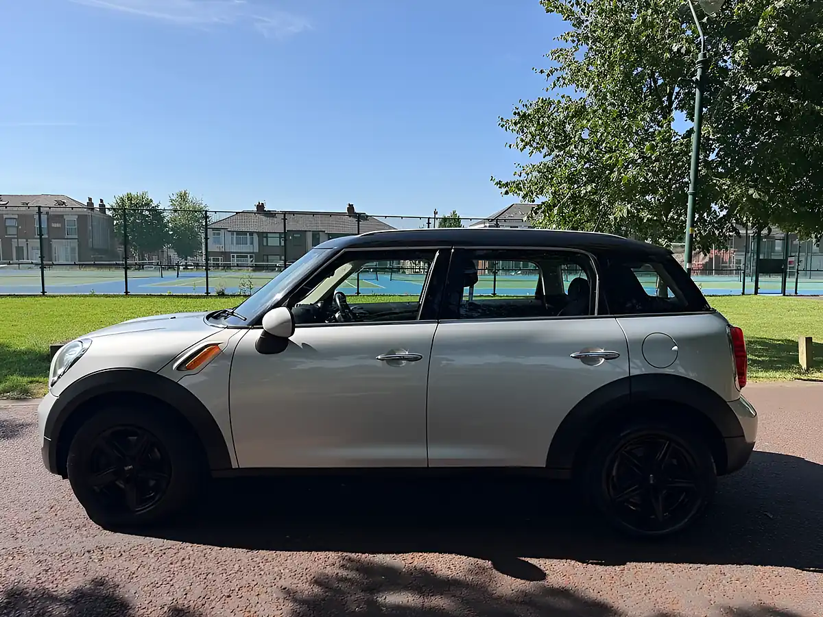 Used 2013 MINI Countryman Cooper Silver - Interior and Exterior details 4