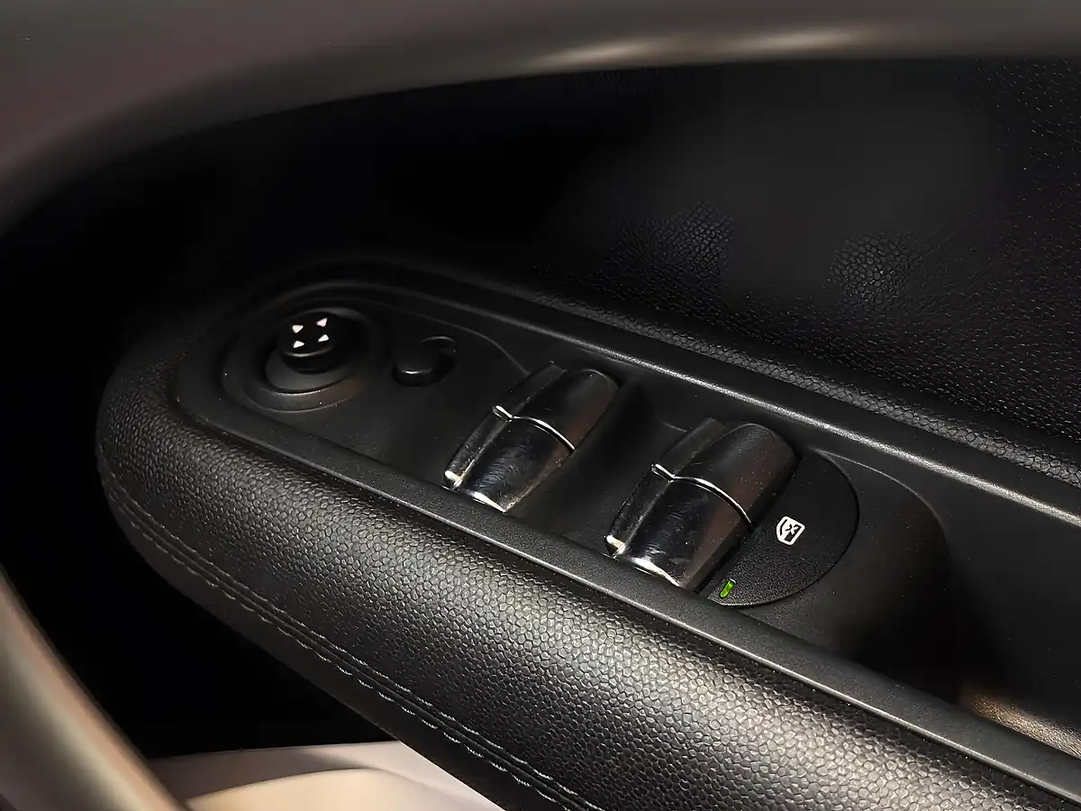 Used 2013 MINI Countryman Cooper Silver - Interior and Exterior details 18