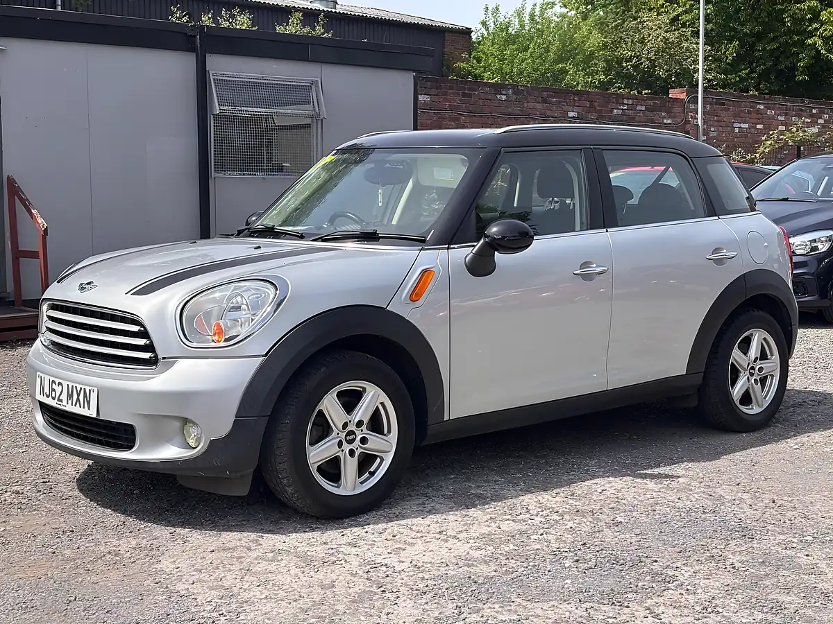 Used 2013 MINI Countryman Cooper Silver - Interior and Exterior details 3