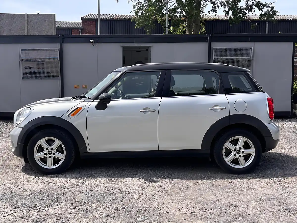 Used 2013 MINI Countryman Cooper Silver - Interior and Exterior details 4