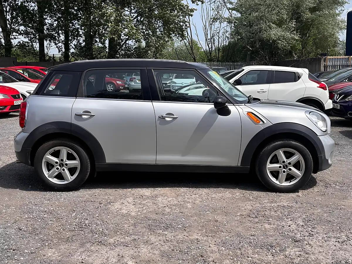 Used 2013 MINI Countryman Cooper Silver - Interior and Exterior details 8