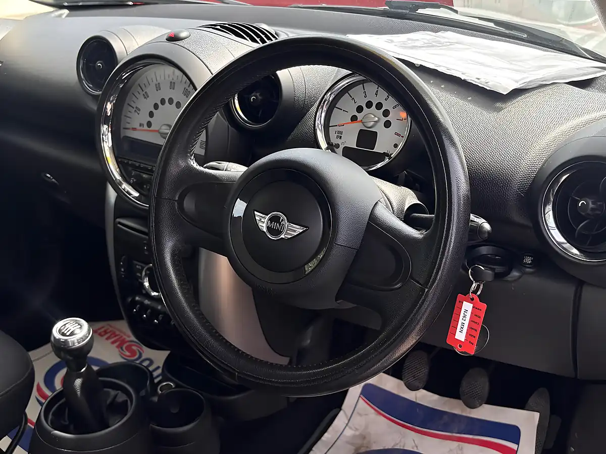 Used 2013 MINI Countryman Cooper Silver - Interior and Exterior details 9