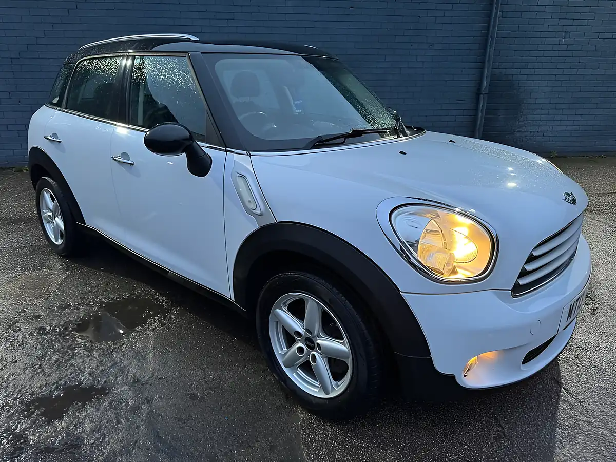 Used 2013 MINI Countryman Cooper White - Front View
