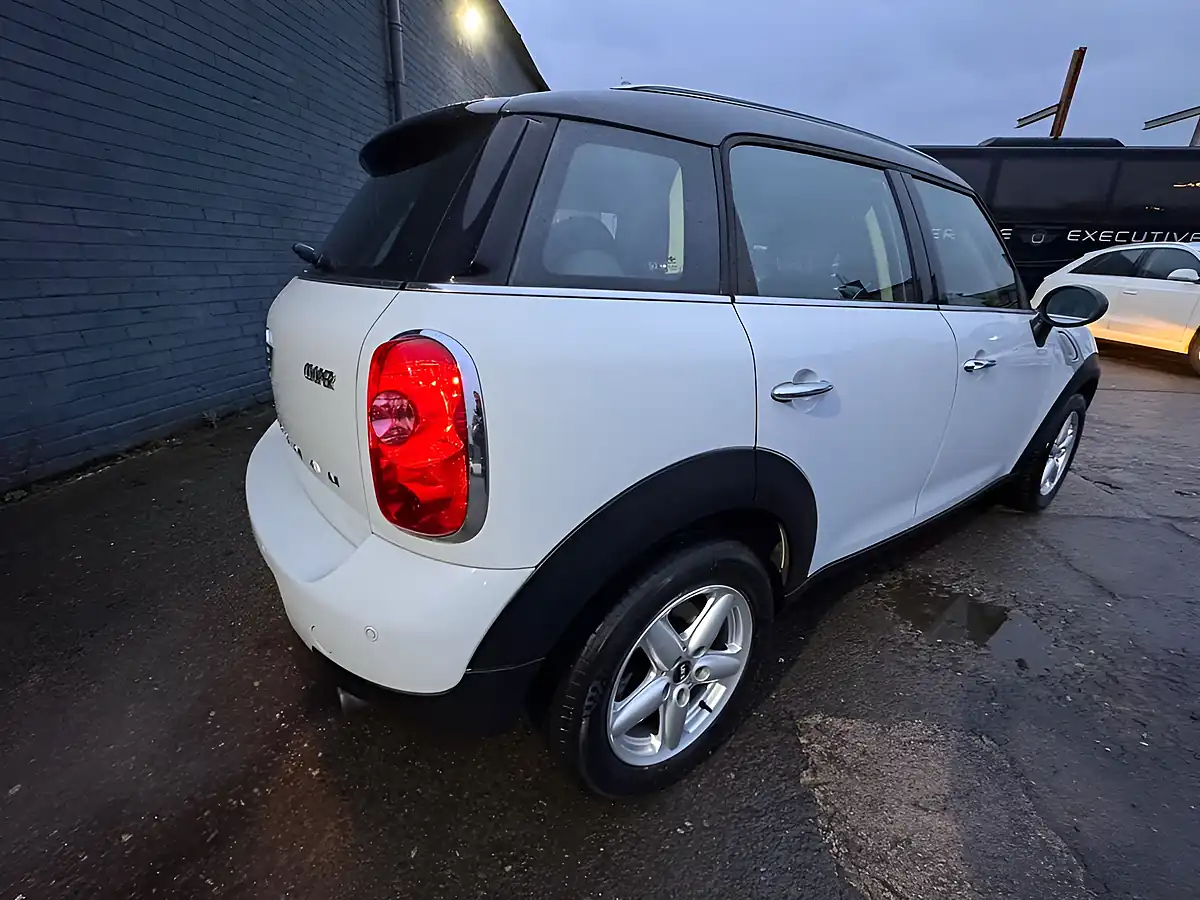 Used 2013 MINI Countryman Cooper White - Interior and Exterior details 12