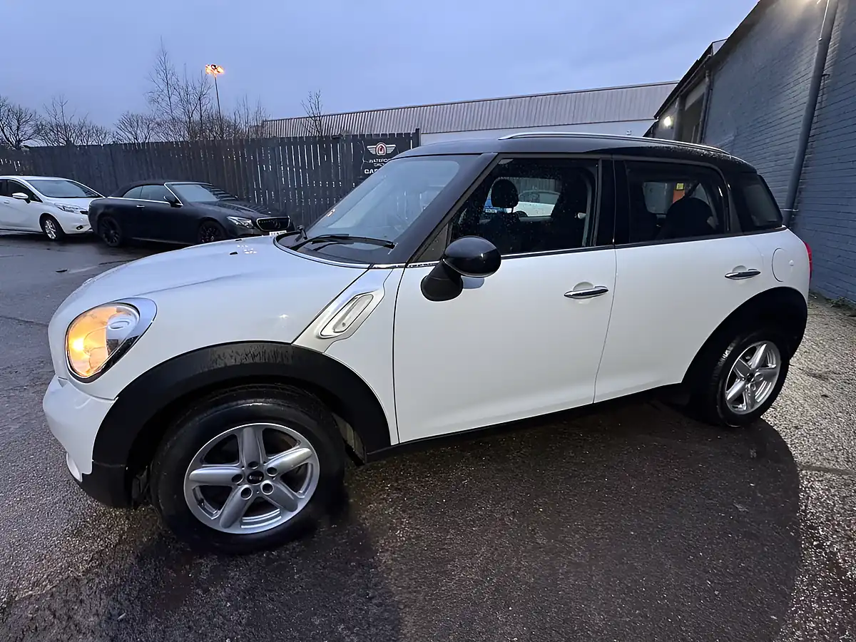 Used 2013 MINI Countryman Cooper White - Interior and Exterior details 16