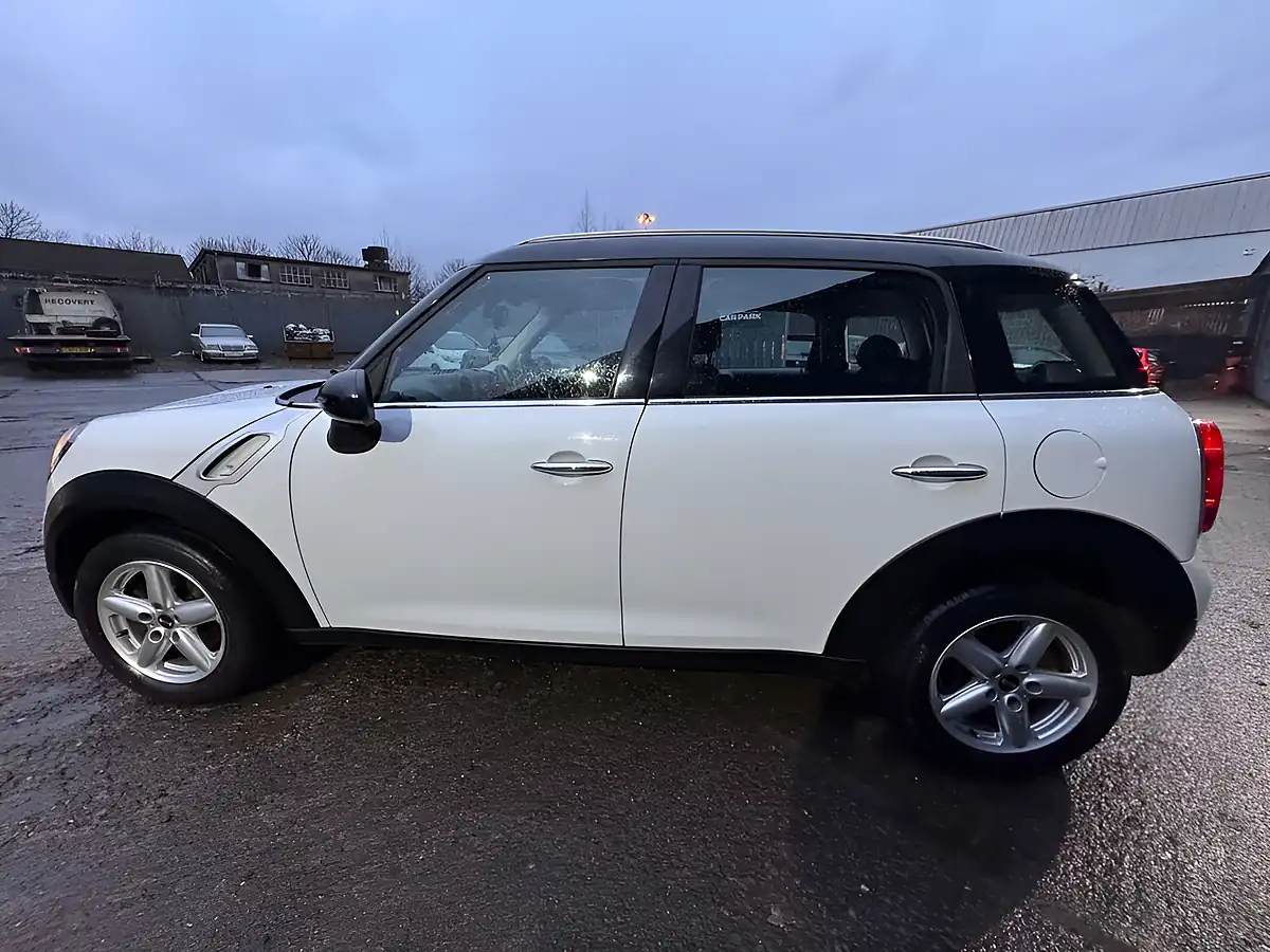 Used 2013 MINI Countryman Cooper White - Interior and Exterior details 17